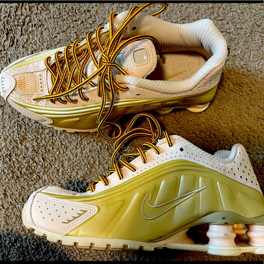 Nike air sneakers, almost new , I worn once.